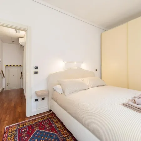 Colombina With Canal View Apartment Venice