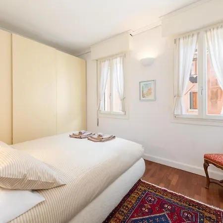 Colombina With Canal View Apartment