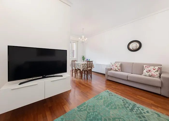 Colombina With Canal View Venise