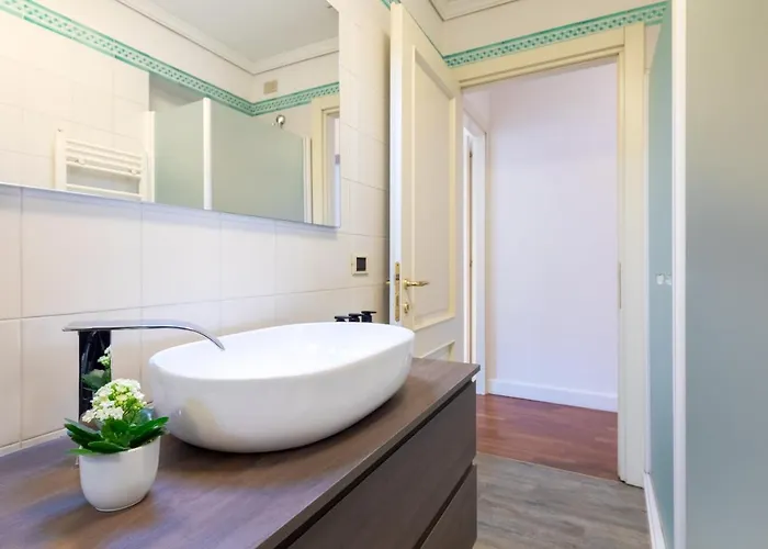 Colombina With Canal View Venise